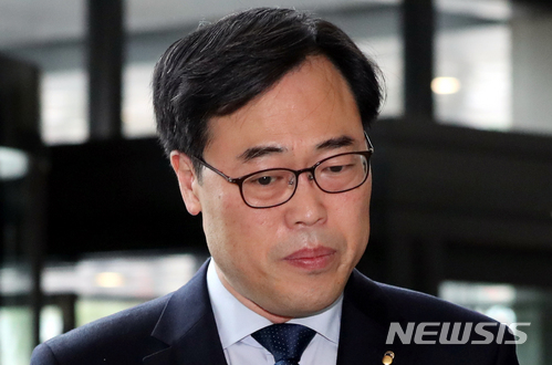 ▲신한금융 특혜채용의혹 재조사를 긴급 지시한 김기식 금감원장