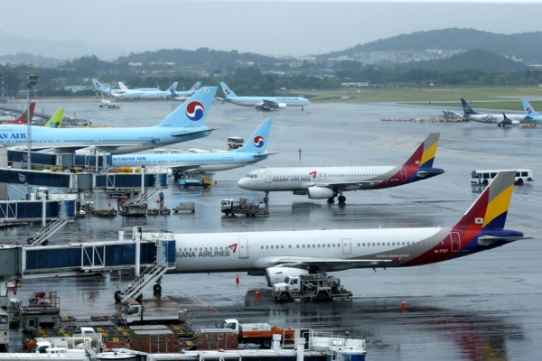 ▲김포공항 국내선 항공기 계류장. 지난해 처음으로 국내선 항공교통량이 감소했다.