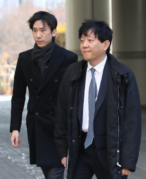 ▲지난 10일 법정에 출석한 박재욱 타다 대표(왼쪽)과 이재웅 쏘카 대표