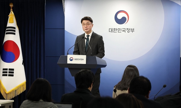 ▲과학기술정보통신부 류제명 네트워크정책실장이 15일 서울 종로구 정부서울청사에서 알뜰폰 경쟁력 강화 방안 및 신규사업자 정책 관련 연구반 논의결과 브리핑을 하고 있다. 연합뉴스