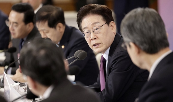 ▲이재명 대통령이 9일 청와대에서 열린 국민경제자문회의 제1차 전체 회의에서 발언하고 있다. 연합뉴스