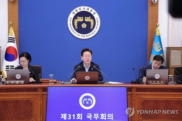 ▲이재명 대통령이 지난달 21일 청와대에서 열린 국무회의에서 발언하고 있다.